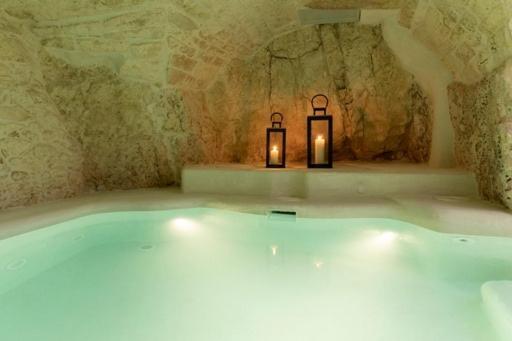 Alesia Luxury Cave Bed & Breakfast Ostuni Eksteriør bilde